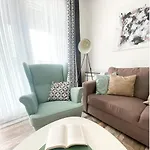 Royal 27 Apartment *